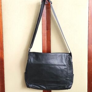 Tumi Canyon Black Leather Messenger Bag